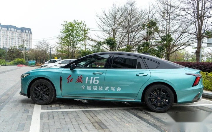 试驾官丨评测最年轻的“红旗车”，H6如何拿捏年轻人？