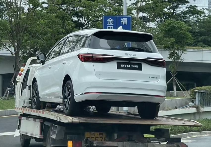 宋MAX“纯电版”曝光，定名M6，或为出口车