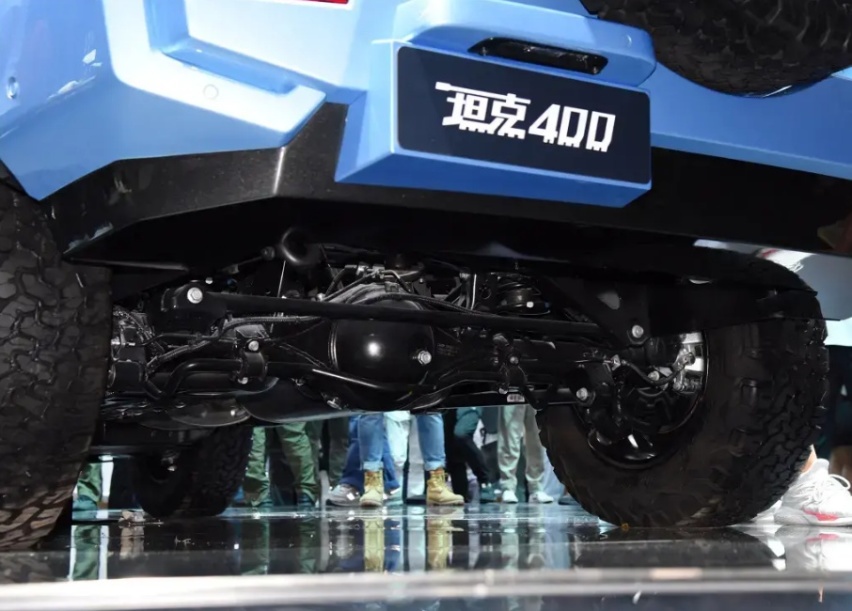 坦克400实车曝光 定位中大型机甲越野 与展车极为相似