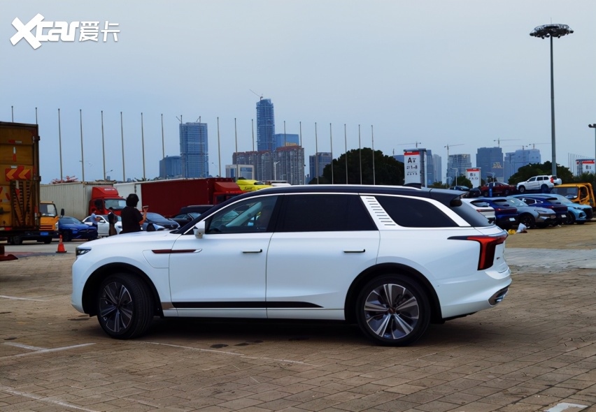 探馆｜霸气外漏 新款红旗E-HS9实车曝光 广州车展上市