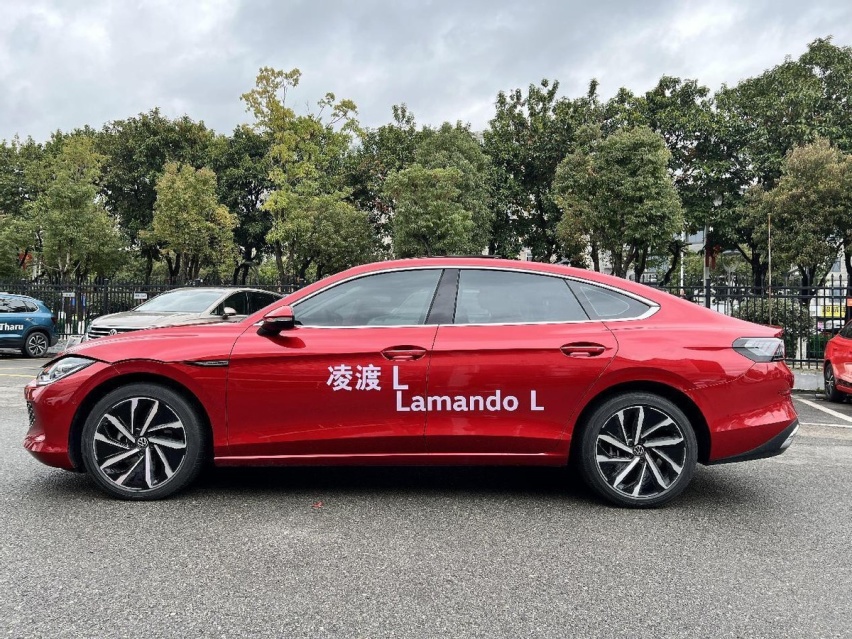 实拍全新一代凌渡L，无框车门、掀背设计，光外观就够吸引人了！