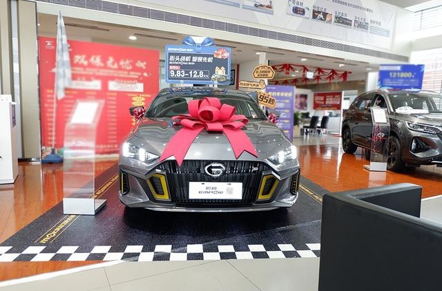 探店影豹：年轻人愿为颜值加2000，绿色抢手，J15、J16得宠