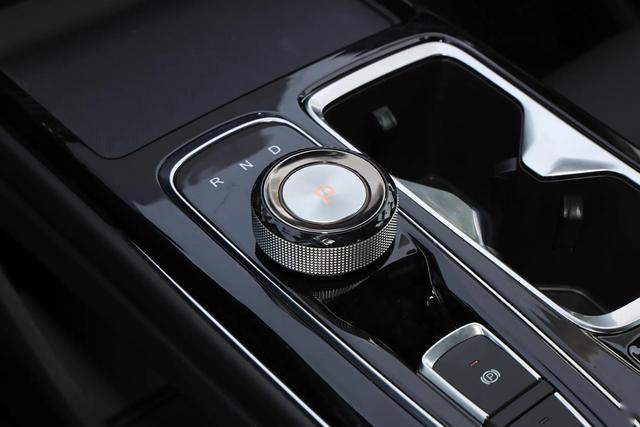 江淮QX PHEV献礼版上市，降价4万元，售价8.99万元