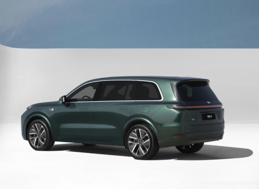 500万以内最好SUV？一个急刹，理想L9空气悬架疑似发生断裂