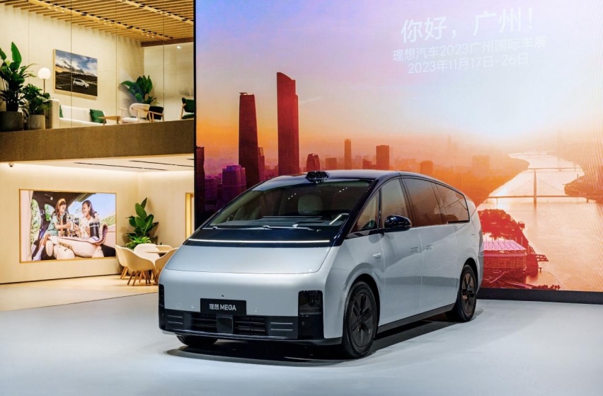理想MEGA：一个充电技能max的巨型「大白」