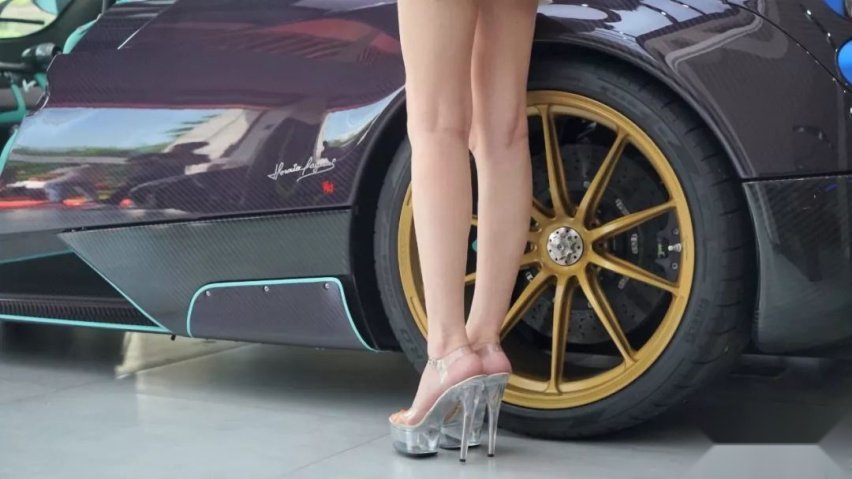 价值几亿“全碳神车”现身深圳，拉法和P1躲在角落瑟瑟发抖！