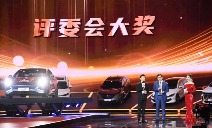 比亚迪海豹获央视“第三届中国汽车风云盛典”最高奖