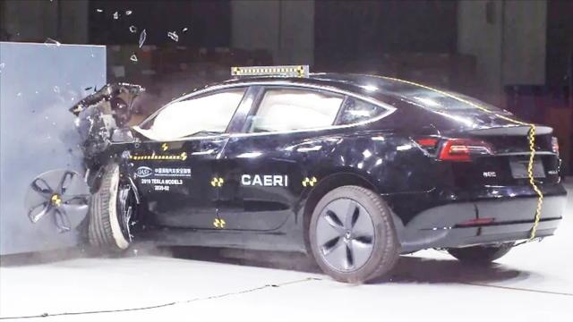 国产特斯拉Model 3中保研碰撞成绩出炉，网友：侧面真够硬