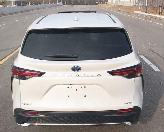 没挂“皇冠车标”、命名“格兰维亚”？一汽丰田版赛那最新消息