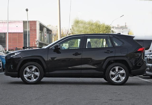 同是日系四驱SUV，20万左右，欧蓝德和RAV4谁性价比更高