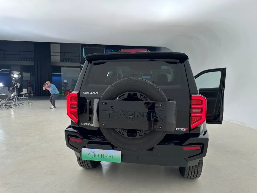 机甲硬派插混智能越野SUV，全新坦克400 Hi4-T有多好玩？