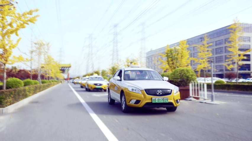 多快好省，20年老司机点评BEIJING汽车换电出租车