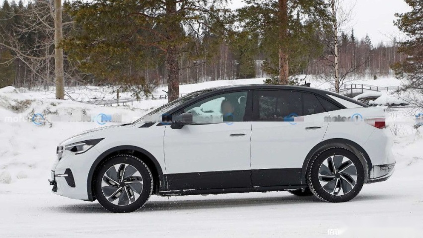 vw-id.5-side-spy-photo.jpg