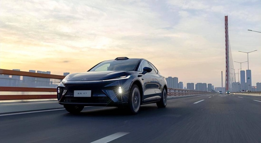 飞凡R7正面刚特斯拉Model Y，谁能更胜一筹？