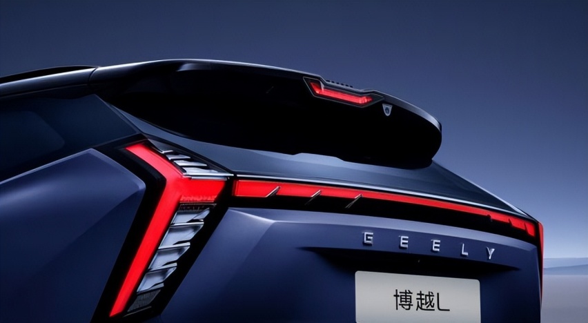 吉利又发布全新SUV，车宽1米9配2.0T，造型像雷克萨斯、凯迪拉克