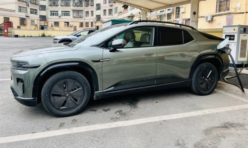【E汽车】长安启源E07现身街头