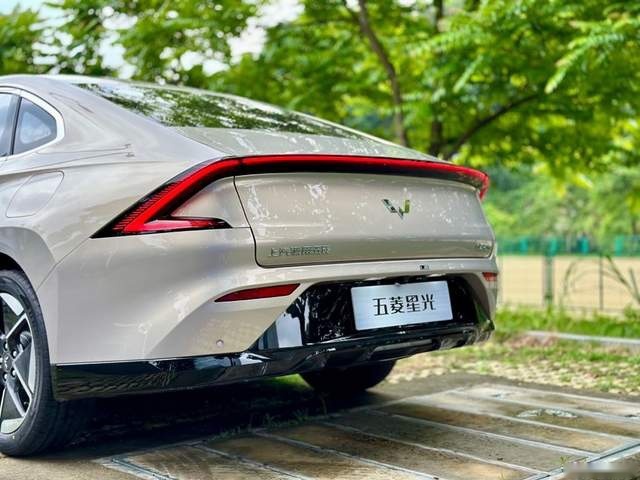 试驾五菱星光纯电版：2C快充加持，空间质感双越级