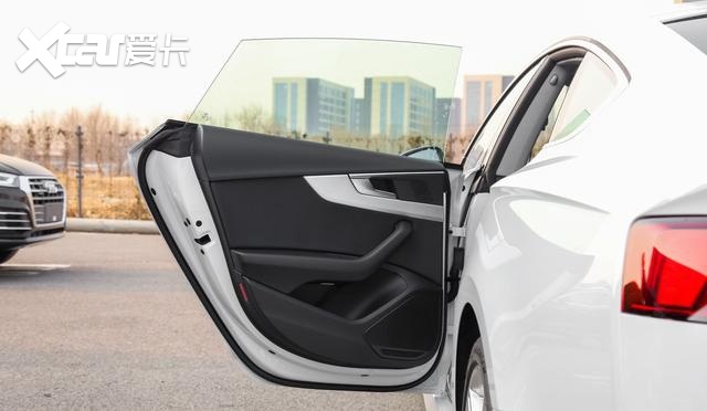 号称小a7无框车门溜背造型售价只有奥迪a7的一半