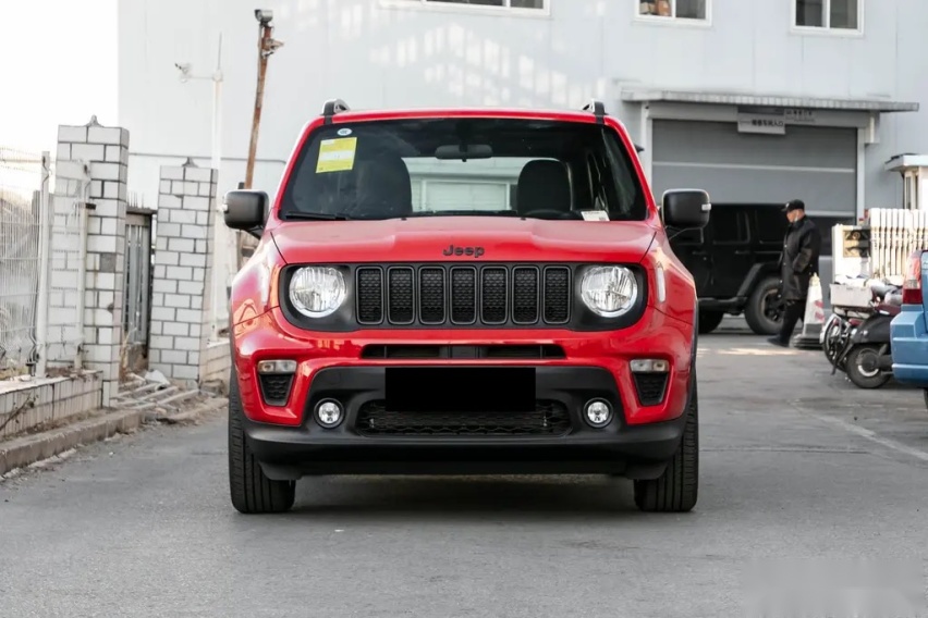 Jeep亲民之作，12.98万可上车，颜值高动力足，自由侠实力如何？