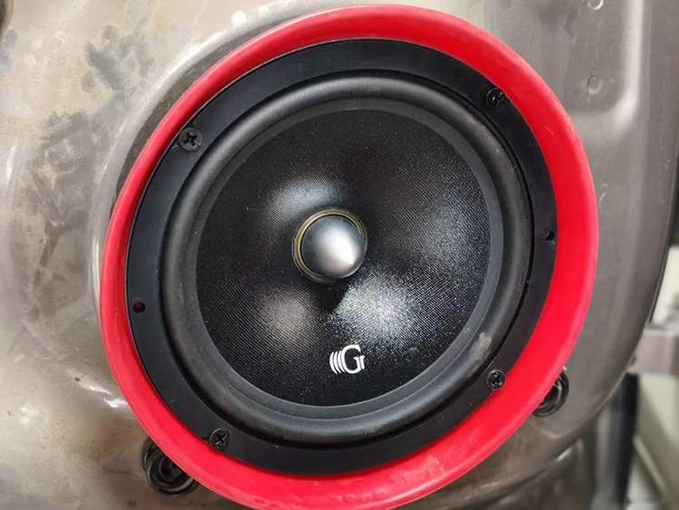 乌市慧声汽车音响改装大众帕萨特，黄金声学两分频打造现场级音效