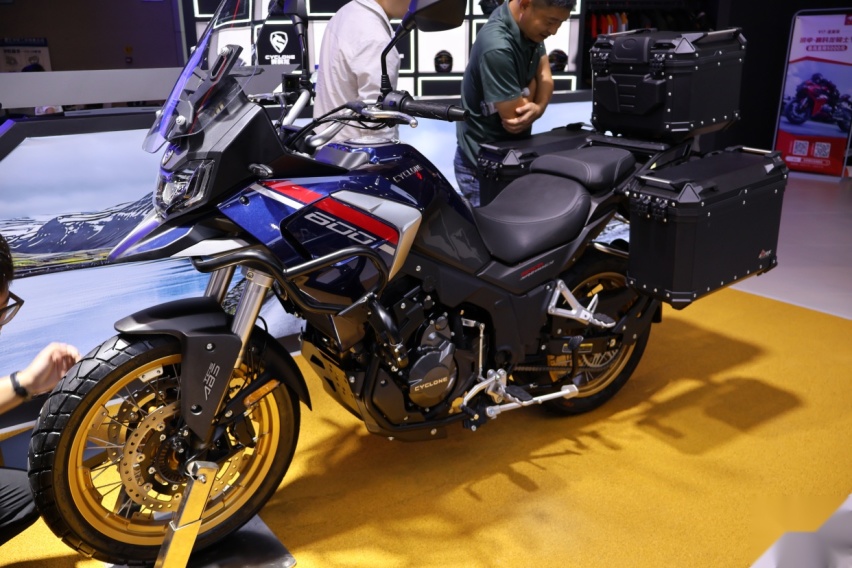 普通车友首选ADV！平价摩旅先锋：赛科龙RX600，低扭强劲，高速稳