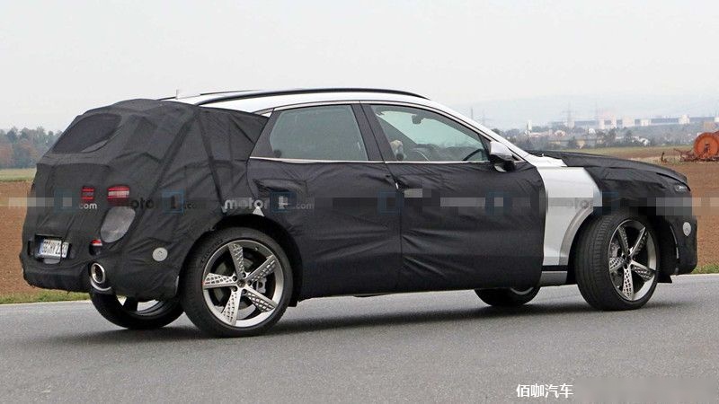 genesis-gv70-spy-photo-side-view.jpg