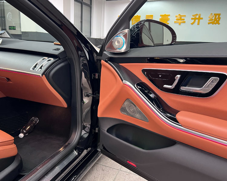 奔驰s400既要氛围感十足也要动听的音效，加装柏林之声 旋转高音