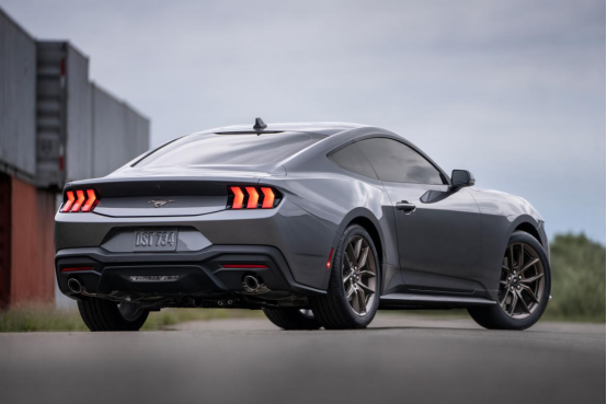 依旧提供V8动力！第七代福特Mustang正式发布