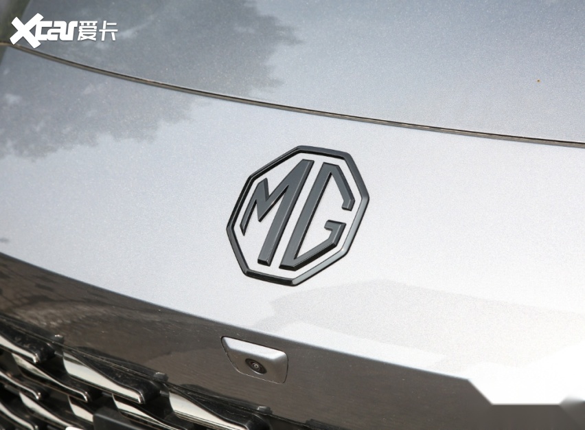 年轻人不用痴迷奥迪A7，名爵新车长近4米9配四出排气，2.0T+9AT