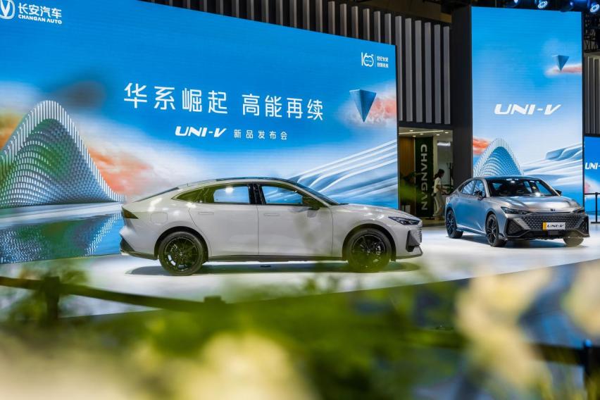有力！省油！长安UNI-V 2.0T、UNI-V iDD重磅亮相重庆车