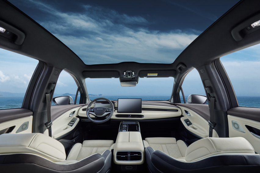 AION LX Plus：我的续航不算多，打个对折也就500KM吧