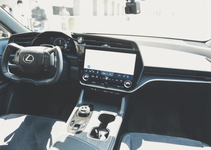 出自e-TNGA架构，定位纯电紧凑型SUV，雷克萨斯RZ偷偷露面