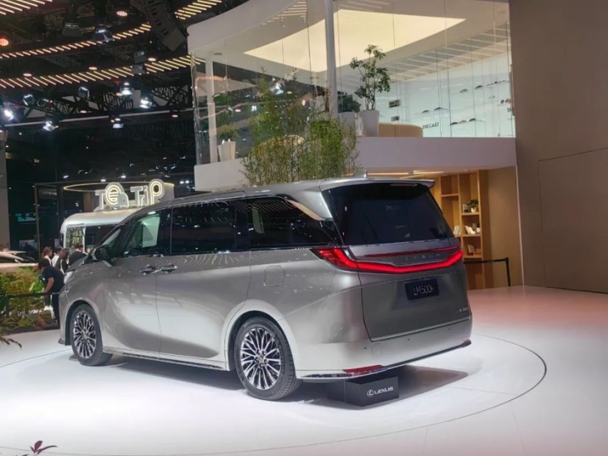 2023上海车展：全新雷克萨斯LM500h