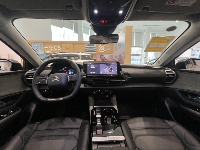 探店2023款凡尔赛C5 X，“加1元”你到底能买到啥？