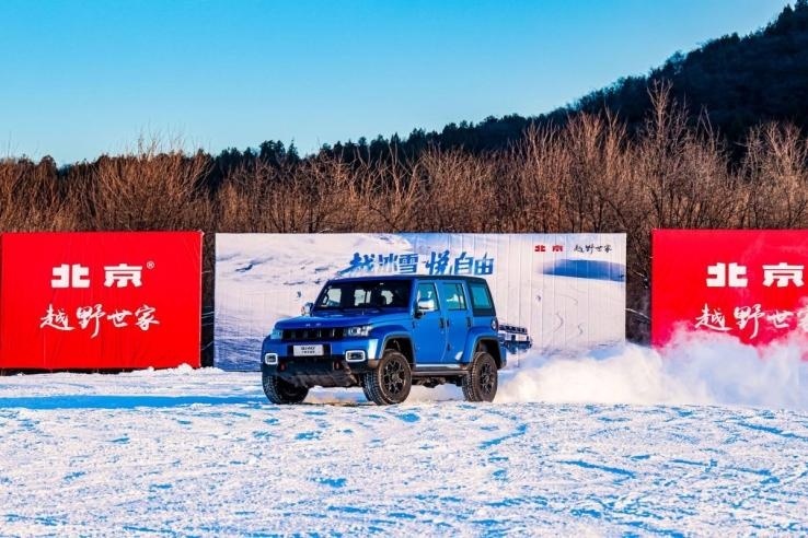 冰雪试驾BJ40刀锋英雄版，越野老炮儿看了直呼：“内行！”