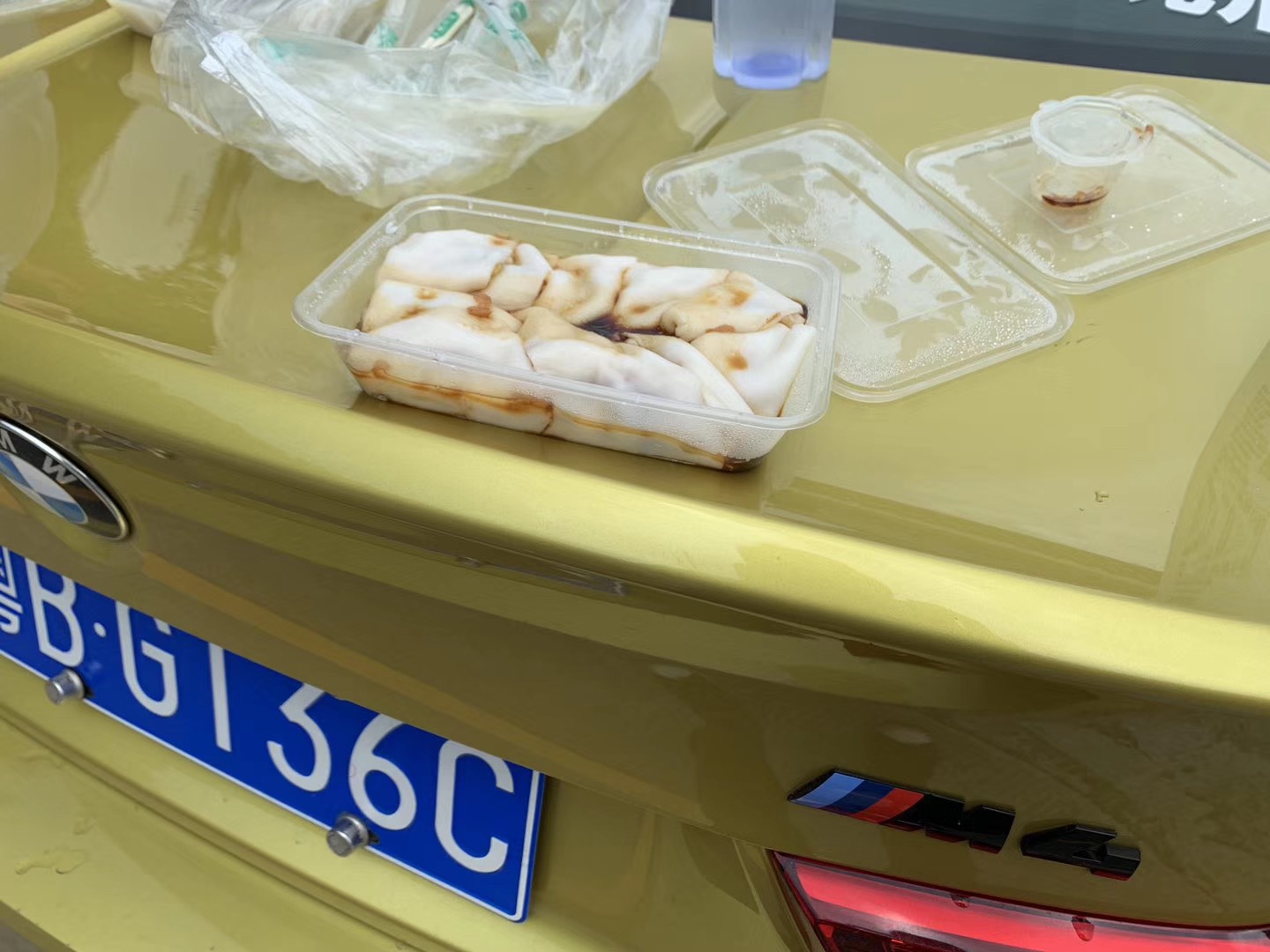 如何在朋友圈低調(diào)炫自己的豪車,又不會讓人反感呢? 如何在朋友圈低調(diào)炫自己的豪車,又不會讓人反感呢?