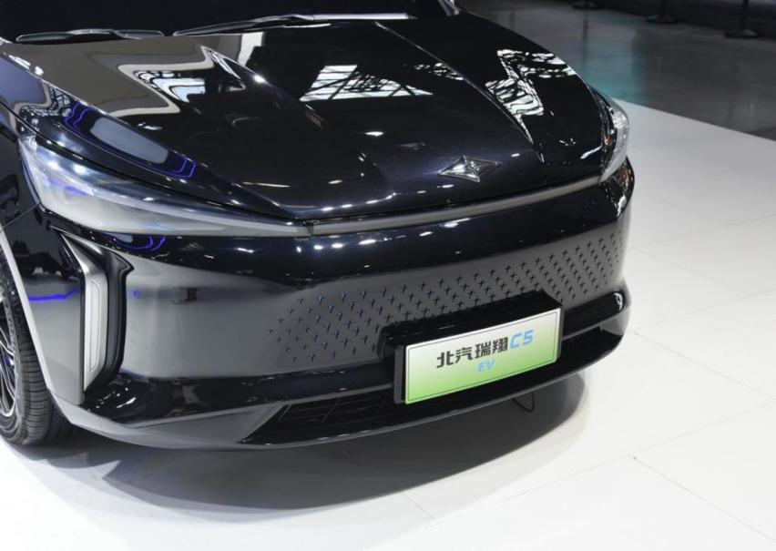感觉是下一代北汽出租车的模样，C5 EV侧面看有点路人