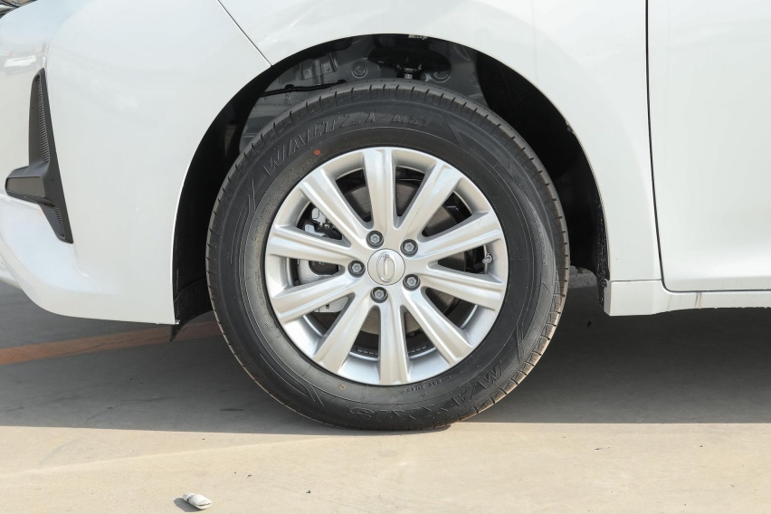 想买10万级质量好的MPV，可以看看这两款，空间大、油耗低、安全