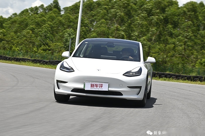 对这三台四驱轿车，车评人是这么看的