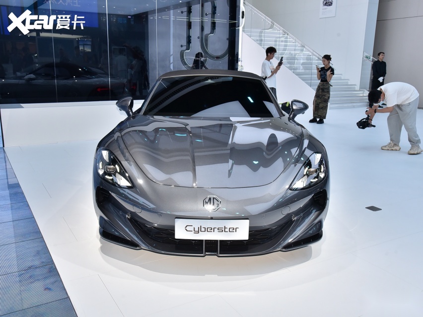 软顶敞篷纯电小跑车 名爵cyberster亮相成都车展 有望今年内上市