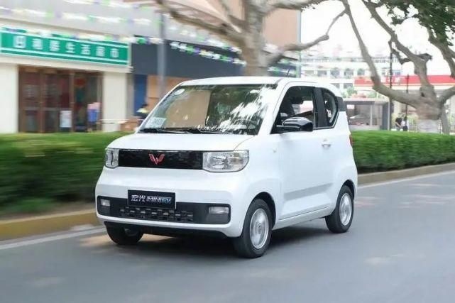 五菱宏光MINI EV撞上奔驰GLE，碰撞结果让人意外