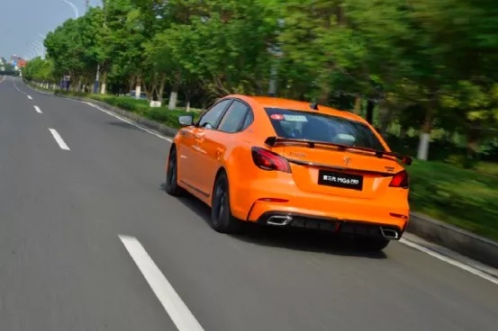 “斜杠青年”多面手 道路试驾第三代MG6 pro