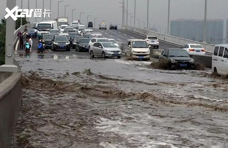 雨天开车有哪些驾驶技巧？掌握这7点就够了