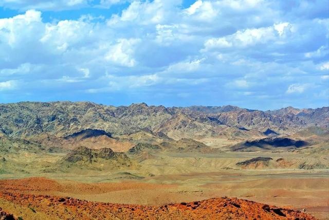 阴山，这座陌生的山脉对中国到底有多重要？| 中国自驾地理