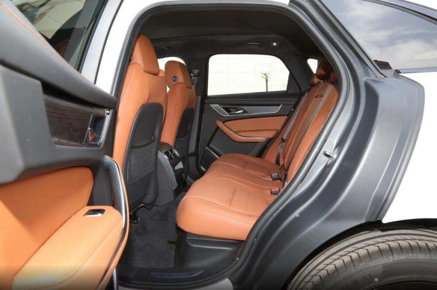 真正厚道的豪华SUV，一口气就降10万，2套动力可选，捷豹F-PACE