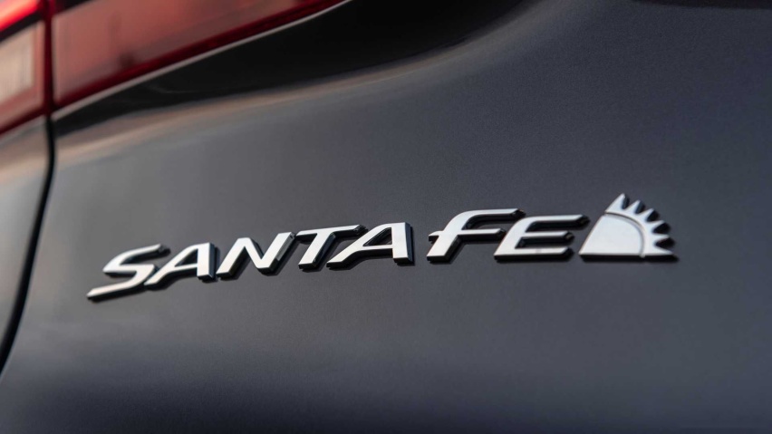 2021-hyundai-santa-fe-exterior-badging.jpg