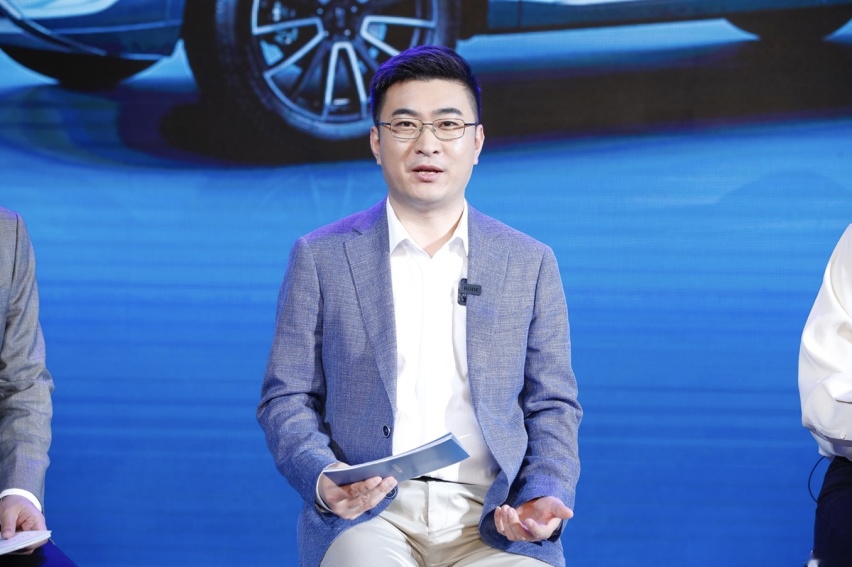 奚梦瑶口中的“最强大脑”，WEY摩卡究竟有多强？