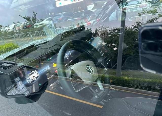 比亚迪仰望U8内饰曝光，3秒内破百，上市能“横着走”？
