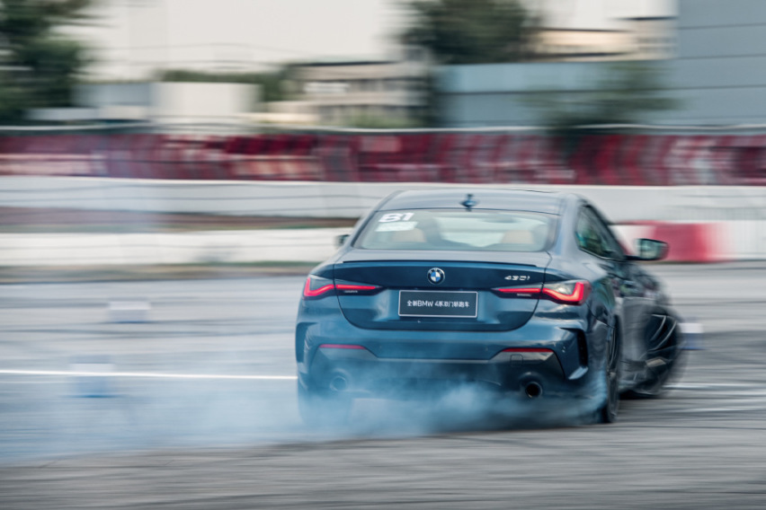 全新BMW 4系，开起来有惊喜，与330i有明显区别