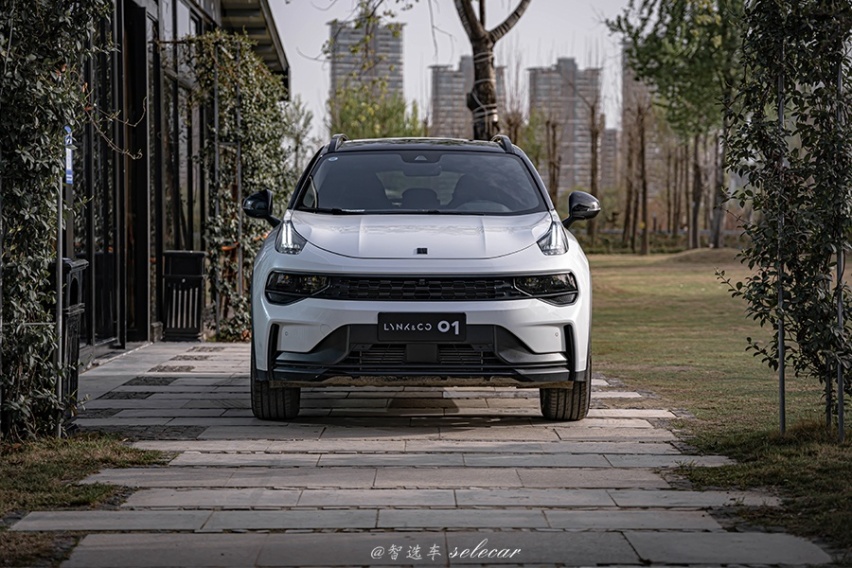 2.0T+8AT，全系标配12.7英寸大屏，试驾全新领克01